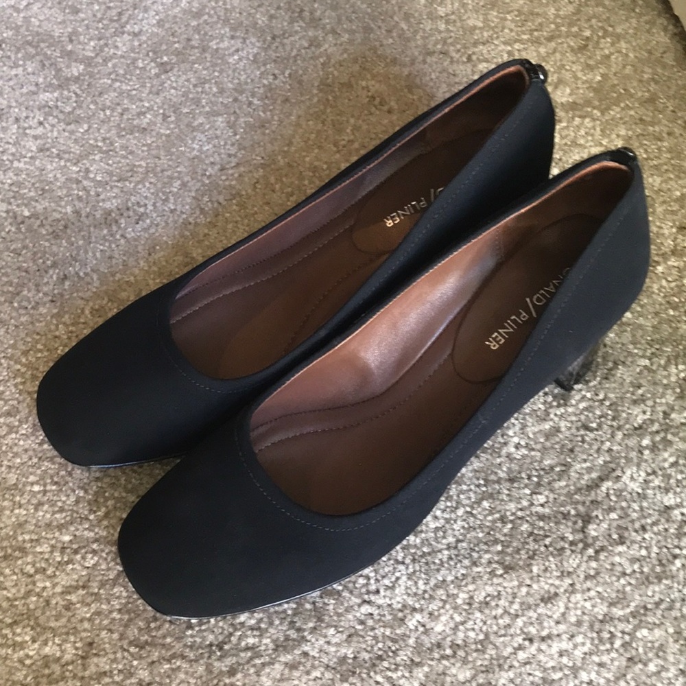 Donald Pliner Black Crepe Elastic Heels - Picture 2 of 8